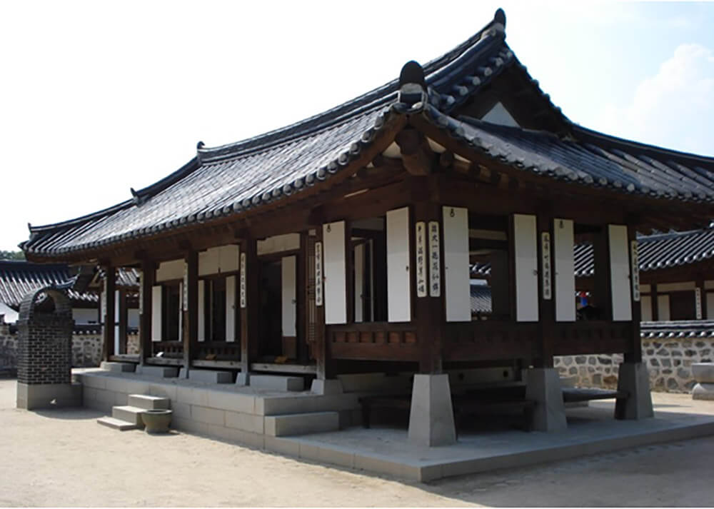 Рисунок 1. Традиционный корейский дом "ханок".