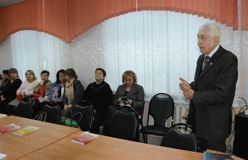 Выступает Зуев