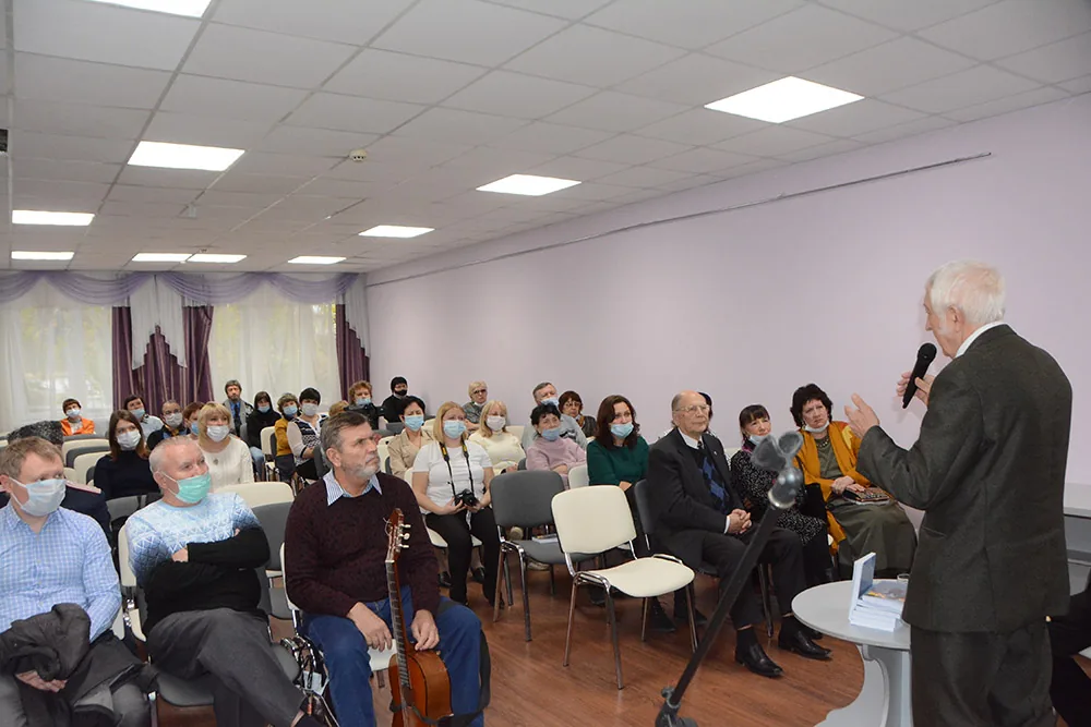 ПРЕЗЕНТАЦИЯ КНИГИ «ЛИКИ ВОЙНЫ» В ГОРОДСКОЙ ЦЕНТРАЛЬНОЙ БИБЛИОТЕКЕ